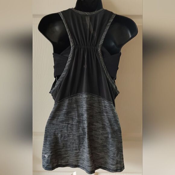 Lululemon Tank Top With built-in bra Size 4 - Picture 5 of 10